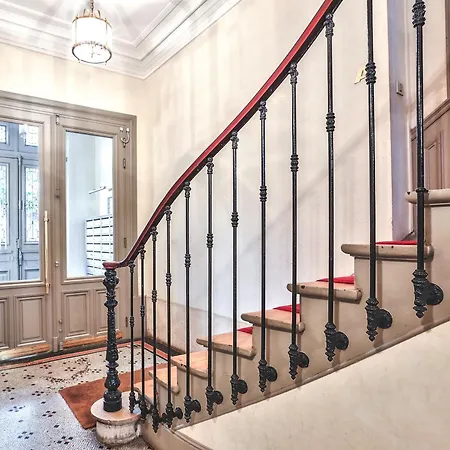 Modern & Dreamy Duplex In Le Marais * Parigi